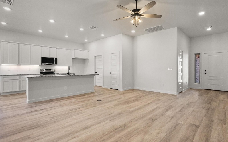 2427 Aberdeen Avenue, Wolfforth, TX 79382, 3 Habitaciones Habitaciones , ,2 BañosBaños,Residential,En Venta,2427 Aberdeen Avenue,0,202600950