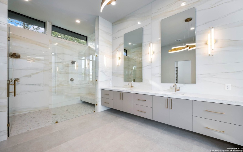 108 Whittingham, San Antonio, TX 78231, 6 Habitaciones Habitaciones , ,7 BañosBaños,Residential,En Venta,108 Whittingham,0,1934991