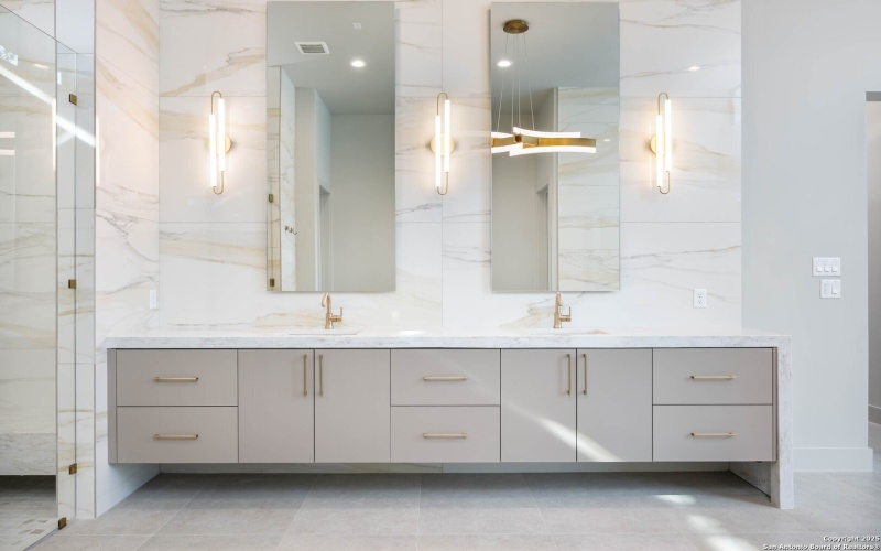 108 Whittingham, San Antonio, TX 78231, 6 Habitaciones Habitaciones , ,7 BañosBaños,Residential,En Venta,108 Whittingham,0,1934991