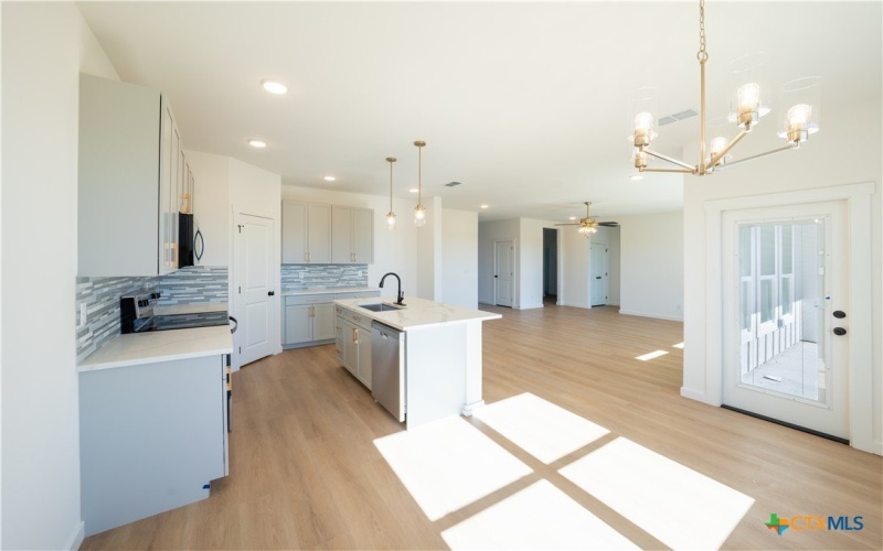 727 Liberty Park Drive, Belton, TX 76513, 4 Habitaciones Habitaciones , ,2 BañosBaños,Residential,En Venta,727 Liberty Park Drive,0,602330