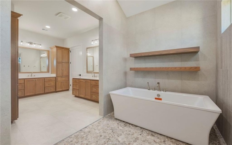 2361 Storyteller Court, College Station, TX 77845, 4 Habitaciones Habitaciones , ,5 BañosBaños,Residential,En Venta,2361 Storyteller Court,0,26000708