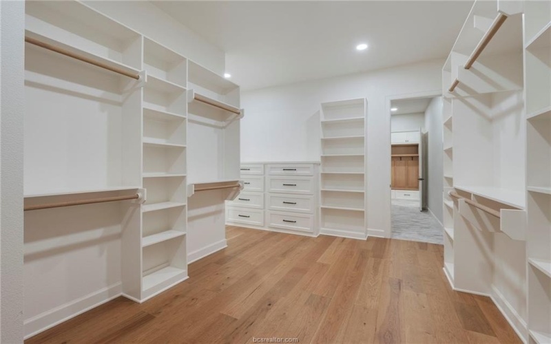 2361 Storyteller Court, College Station, TX 77845, 4 Habitaciones Habitaciones , ,5 BañosBaños,Residential,En Venta,2361 Storyteller Court,0,26000708