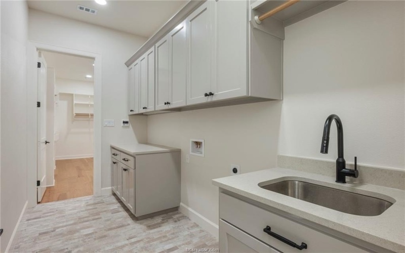 2361 Storyteller Court, College Station, TX 77845, 4 Habitaciones Habitaciones , ,5 BañosBaños,Residential,En Venta,2361 Storyteller Court,0,26000708