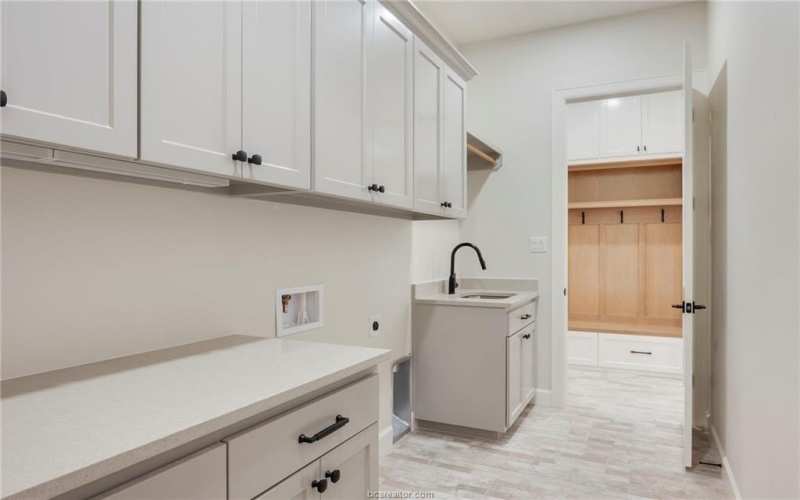 2361 Storyteller Court, College Station, TX 77845, 4 Habitaciones Habitaciones , ,5 BañosBaños,Residential,En Venta,2361 Storyteller Court,0,26000708