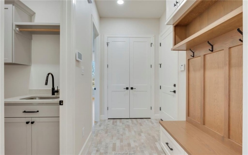 2361 Storyteller Court, College Station, TX 77845, 4 Habitaciones Habitaciones , ,5 BañosBaños,Residential,En Venta,2361 Storyteller Court,0,26000708