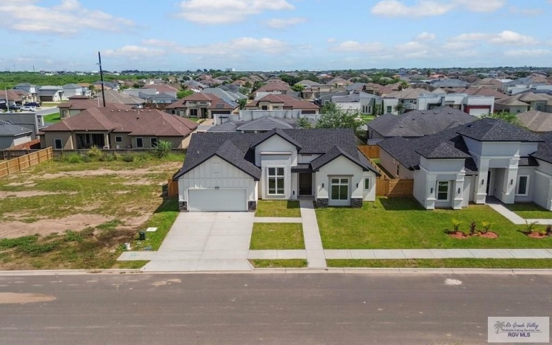 6168 MACKENNA DR, BROWNSVILLE, TX 78526, 4 Habitaciones Habitaciones , ,3 BañosBaños,Residential,En Venta,6168 MACKENNA DR,0,29768978