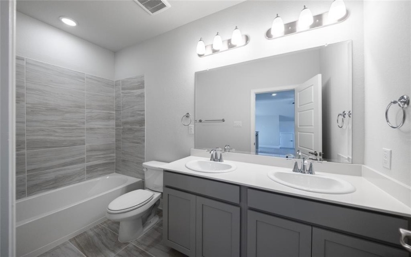 131 Heritage Hill Drive, Forney, TX 75126, 4 Habitaciones Habitaciones , ,3 BañosBaños,Residential,En Venta,131 Heritage Hill Drive,0,21159309