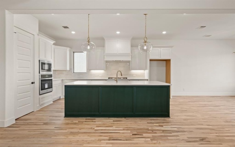 906 Highlands Avenue, Aledo, TX 76008, 4 Bedrooms Bedrooms, ,3 BathroomsBathrooms,Residential,For Sale,906 Highlands Avenue,0,21159327