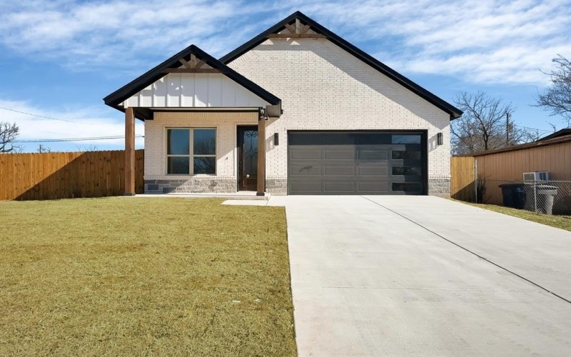 3401 S Hughes Avenue, Fort Worth, TX 76119, 4 Bedrooms Bedrooms, ,2 BathroomsBathrooms,Residential,For Sale,3401 S Hughes Avenue,0,21158437