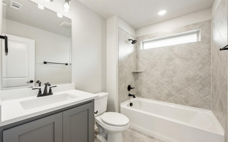 1031 Quincy Drive, Red Oak, TX 75154, 4 Habitaciones Habitaciones , ,5 BañosBaños,Residential,En Venta,1031 Quincy Drive,0,21160248