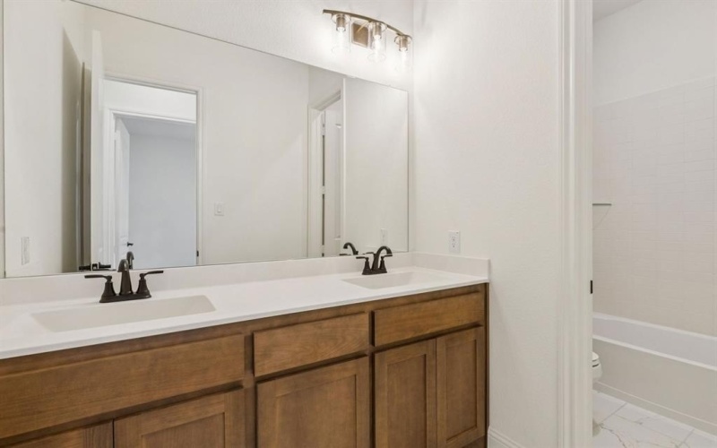 7016 Valley View Drive, Joshua, TX 76058, 4 Habitaciones Habitaciones , ,2 BañosBaños,Residential,En Venta,7016 Valley View Drive,0,21160543