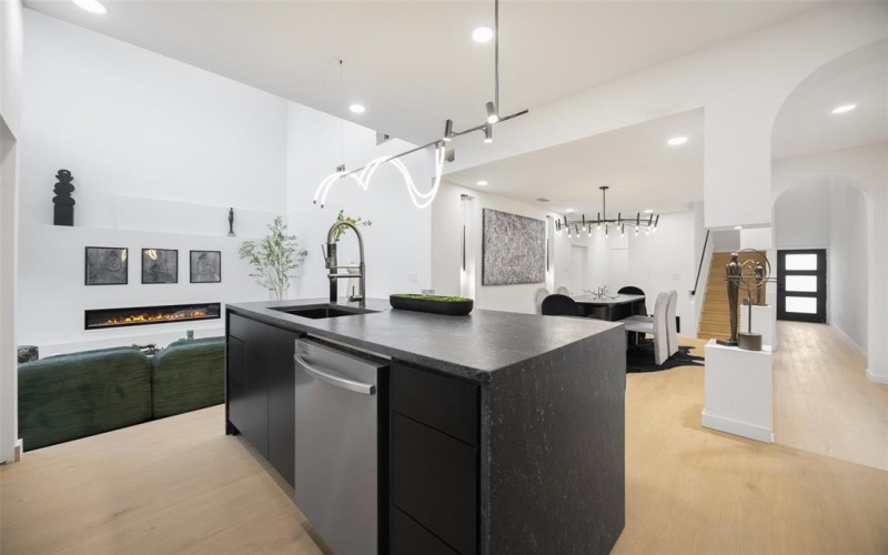 3343 Parvia Avenue, Dallas, TX 75212, 3 Bedrooms Bedrooms, ,2 BathroomsBathrooms,Residential,For Sale,3343 Parvia Avenue,0,21157803