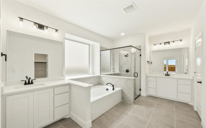 925 Cannes Drive, Red Oak, TX 75154, 4 Bedrooms Bedrooms, ,3 BathroomsBathrooms,Residential,For Sale,925 Cannes Drive,0,21160000