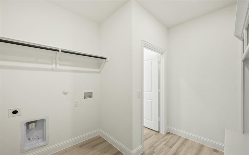 925 Cannes Drive, Red Oak, TX 75154, 4 Bedrooms Bedrooms, ,3 BathroomsBathrooms,Residential,For Sale,925 Cannes Drive,0,21160000