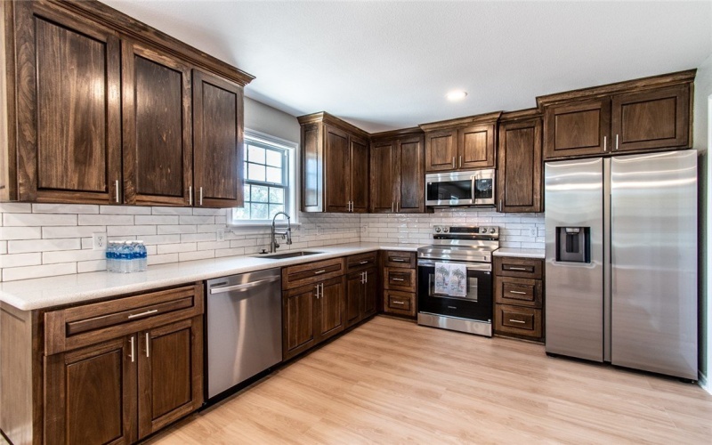 905 N Pearl Street N, Rockport, TX 78382, 3 Bedrooms Bedrooms, ,2 BathroomsBathrooms,Residential,For Sale,905 N Pearl Street N,0,470382