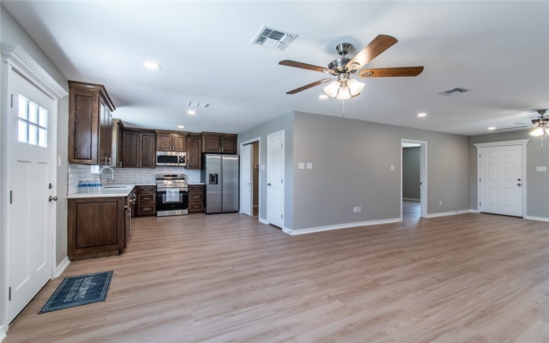 905 N Pearl Street N, Rockport, TX 78382, 3 Bedrooms Bedrooms, ,2 BathroomsBathrooms,Residential,For Sale,905 N Pearl Street N,0,470382