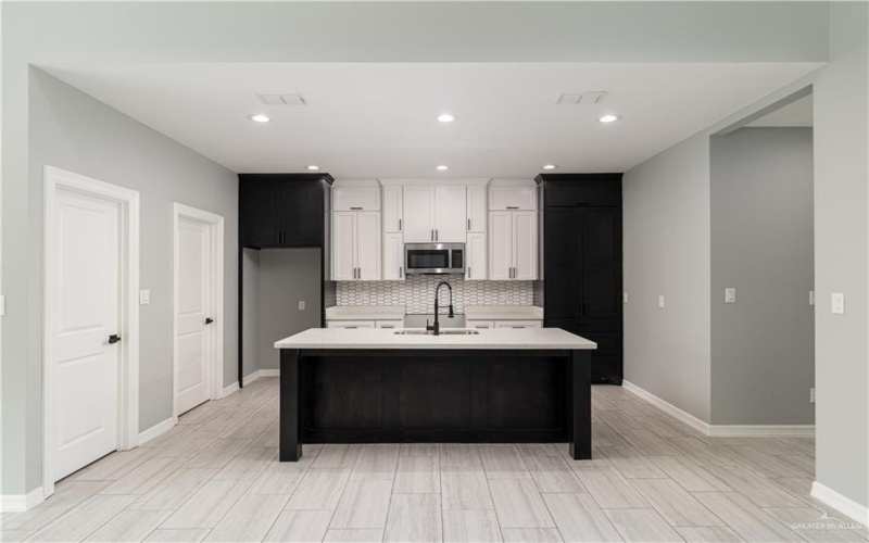 611 Tower Oak Drive, Alamo, TX 78516, 3 Bedrooms Bedrooms, ,2 BathroomsBathrooms,Residential,For Sale,611 Tower Oak Drive,0,469281