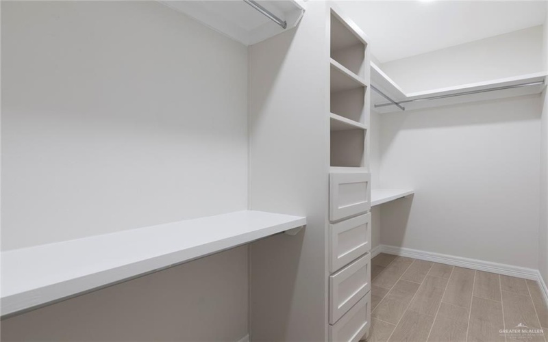 2405 Northgate Lane, McAllen, TX 78504, 4 Bedrooms Bedrooms, ,2 BathroomsBathrooms,Residential,For Sale,2405 Northgate Lane,0,492792