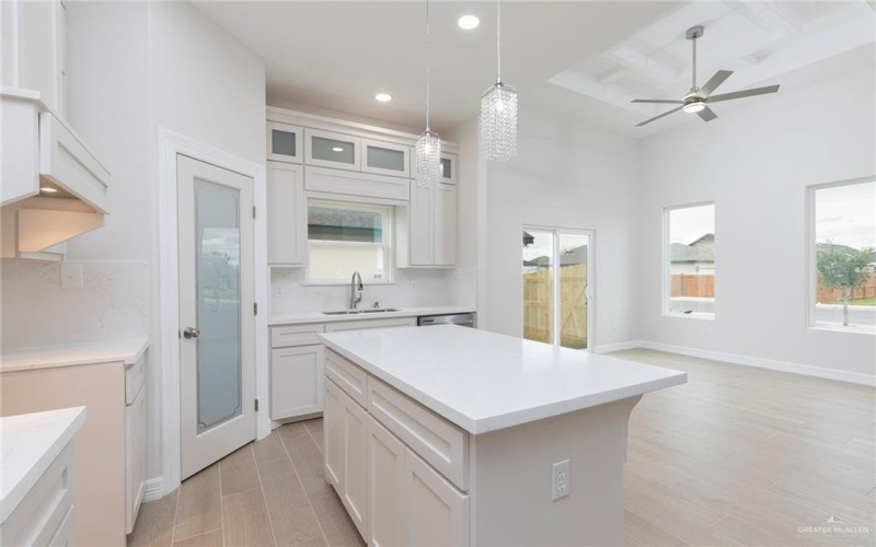 2405 Northgate Lane, McAllen, TX 78504, 4 Bedrooms Bedrooms, ,2 BathroomsBathrooms,Residential,For Sale,2405 Northgate Lane,0,492792