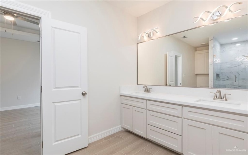 2405 Northgate Lane, McAllen, TX 78504, 4 Bedrooms Bedrooms, ,2 BathroomsBathrooms,Residential,For Sale,2405 Northgate Lane,0,492792