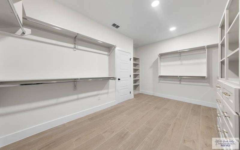 8949 SATURN, BROWNSVILLE, TX 78521, 4 Habitaciones Habitaciones , ,3 BañosBaños,Residential,En Venta,8949 SATURN,0,29771576