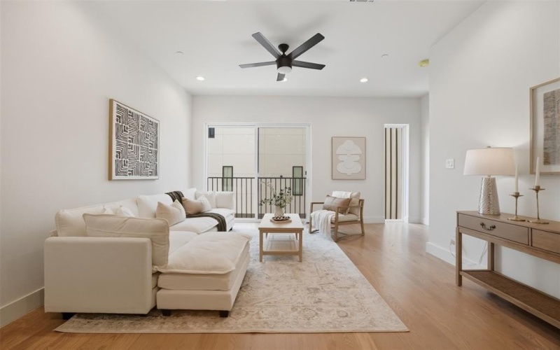 4517 Munger Avenue #101, Dallas, TX 75204, 2 Bedrooms Bedrooms, ,2 BathroomsBathrooms,Residential,For Sale,4517 Munger Avenue,0,21161380