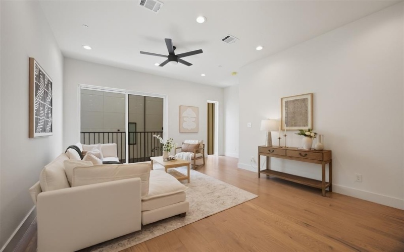 4517 Munger Avenue #101, Dallas, TX 75204, 2 Bedrooms Bedrooms, ,2 BathroomsBathrooms,Residential,For Sale,4517 Munger Avenue,0,21161380