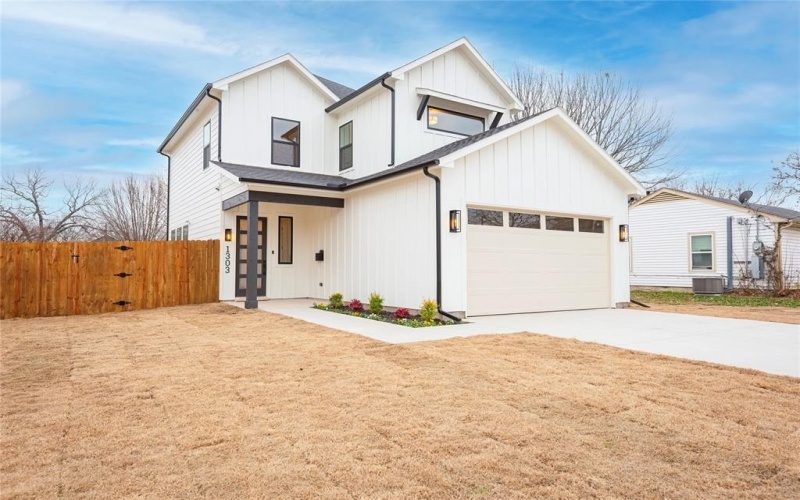 1303 Lela Street, McKinney, TX 75069, 3 Bedrooms Bedrooms, ,2 BathroomsBathrooms,Residential,For Sale,1303 Lela Street,0,21161495