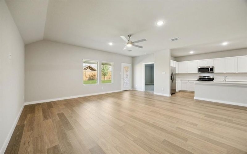 9324 Lone Maverick Drive, Crowley, TX 76036, 4 Habitaciones Habitaciones , ,3 BañosBaños,Residential,En Venta,9324 Lone Maverick Drive,0,21161584