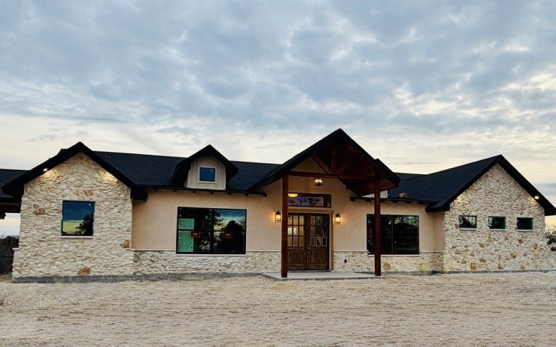 305 Edinburgh Rd, San Angelo, TX 76901, 4 Bedrooms Bedrooms, ,3 BathroomsBathrooms,Residential,For Sale,305 Edinburgh Rd,0,130430