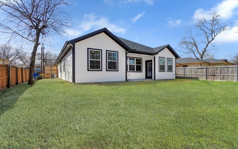 1323 S Montgomery Street, Sherman, TX 75090, 4 Bedrooms Bedrooms, ,2 BathroomsBathrooms,Residential,For Sale,1323 S Montgomery Street,0,21160688