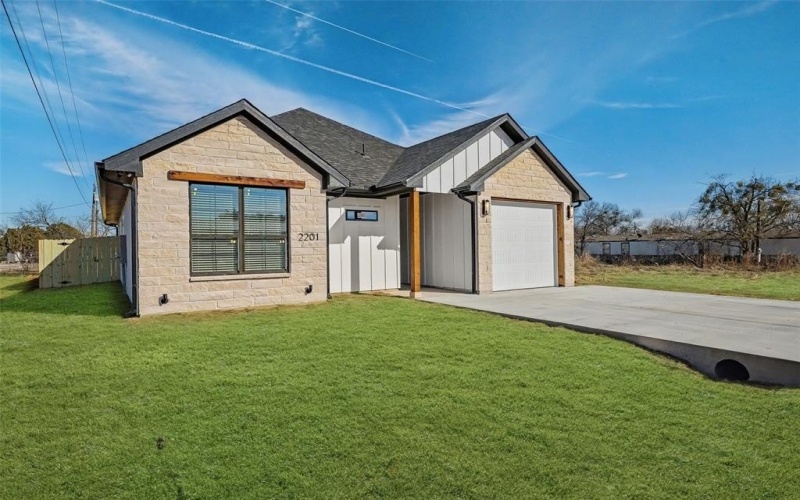 2201 Comet Trail, Granbury, TX 76048, 3 Bedrooms Bedrooms, ,2 BathroomsBathrooms,Residential,For Sale,2201 Comet Trail,0,21160857