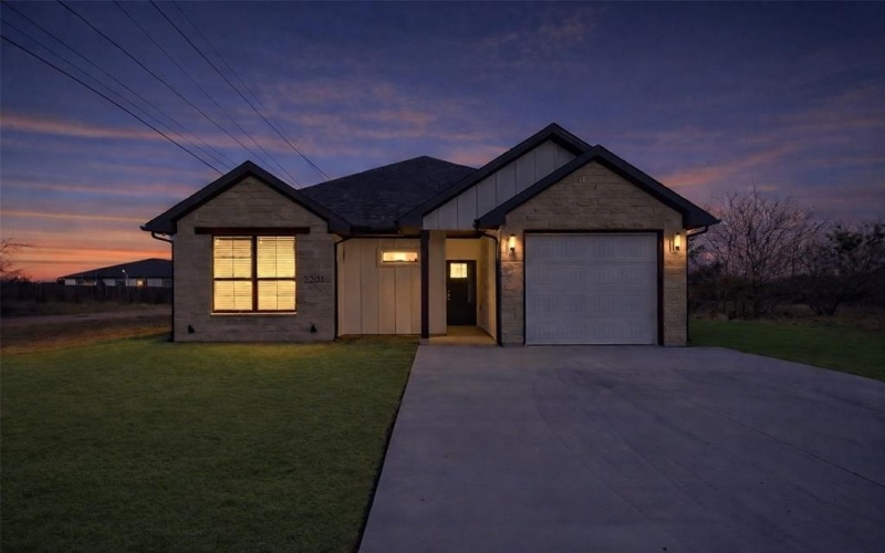 2201 Comet Trail, Granbury, TX 76048, 3 Bedrooms Bedrooms, ,2 BathroomsBathrooms,Residential,For Sale,2201 Comet Trail,0,21160857