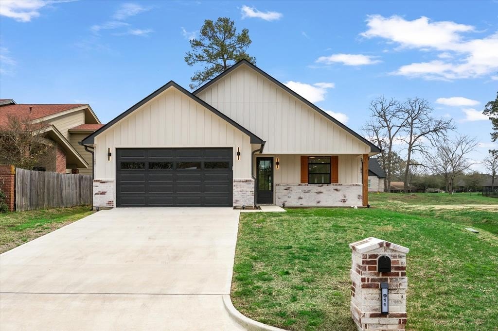 911 Augusta Drive, Lufkin, TX 75901, 3 Bedrooms Bedrooms, ,2 BathroomsBathrooms,Residential,For Sale,911 Augusta Drive,5104062