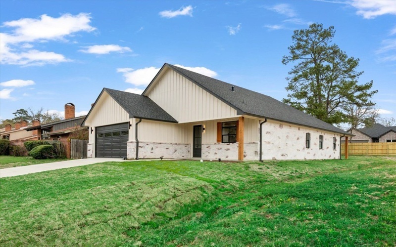 911 Augusta Drive, Lufkin, TX 75901, 3 Bedrooms Bedrooms, ,2 BathroomsBathrooms,Residential,For Sale,911 Augusta Drive,5104062