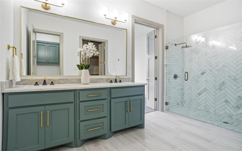 1012 N Oak Street, Roanoke, TX 76262, 4 Habitaciones Habitaciones , ,3 BañosBaños,Residential,En Venta,1012 N Oak Street,0,21155823