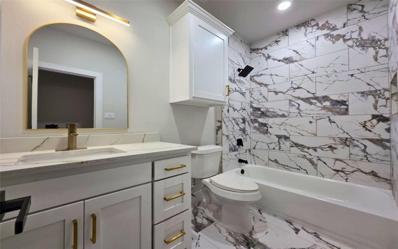 2507 Lakeridge Drive, Granbury, TX 76048, 4 Bedrooms Bedrooms, ,2 BathroomsBathrooms,Residential,For Sale,2507 Lakeridge Drive,0,21161895