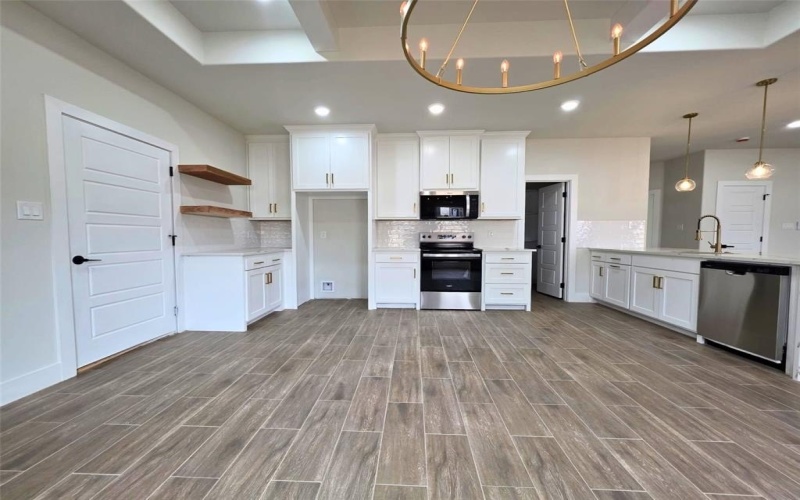 2507 Lakeridge Drive, Granbury, TX 76048, 4 Bedrooms Bedrooms, ,2 BathroomsBathrooms,Residential,For Sale,2507 Lakeridge Drive,0,21161895