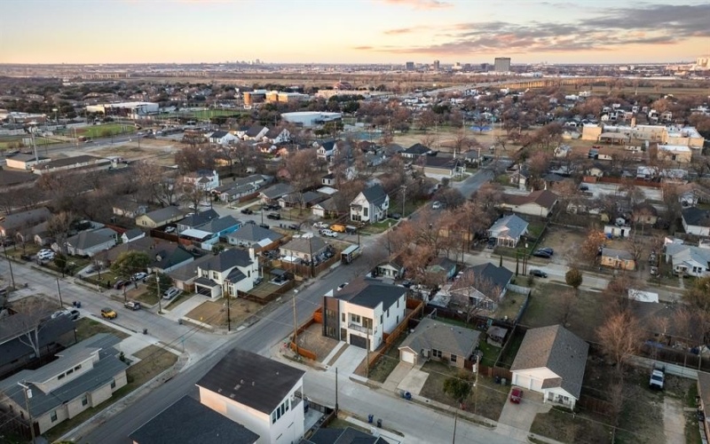 1967 Gallagher Street, Dallas, TX 75212, 5 Bedrooms Bedrooms, ,5 BathroomsBathrooms,Residential,For Sale,1967 Gallagher Street,0,21159691