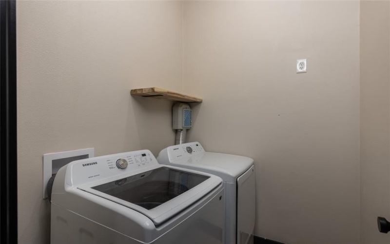 2015 Dobbs Valley Road, Mineral Wells, TX 76067, 3 Bedrooms Bedrooms, ,2 BathroomsBathrooms,Residential,For Sale,2015 Dobbs Valley Road,0,21161248