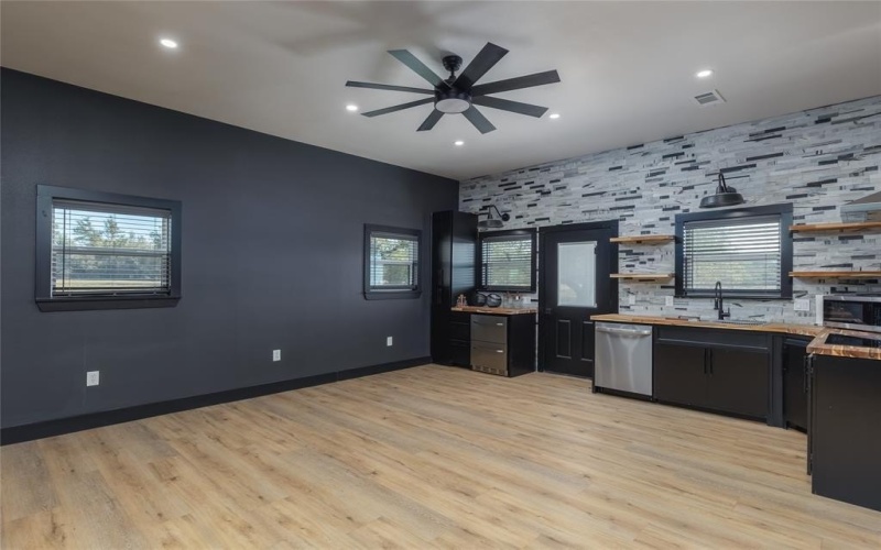 2015 Dobbs Valley Road, Mineral Wells, TX 76067, 3 Bedrooms Bedrooms, ,2 BathroomsBathrooms,Residential,For Sale,2015 Dobbs Valley Road,0,21161248