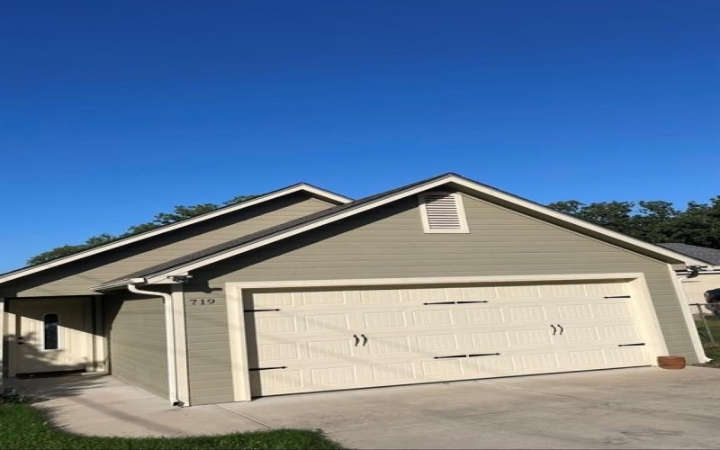 719 Harness Trail, Granbury, TX 76049, 2 Bedrooms Bedrooms, ,2 BathroomsBathrooms,Residential,For Sale,719 Harness Trail,0,21161460