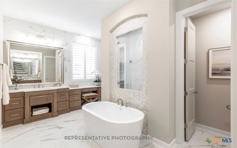 121 Las Posas Drive, Liberty Hill, TX 78642, 5 Habitaciones Habitaciones , ,6 BañosBaños,Residential,En Venta,121 Las Posas Drive,0,602663