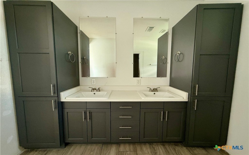 203 Villa Street, Cuero, TX 77954, 4 Bedrooms Bedrooms, ,2 BathroomsBathrooms,Residential,For Sale,203 Villa Street,0,602703