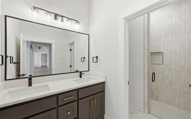 509 Emma Street, Grandview, TX 76050, 3 Habitaciones Habitaciones , ,2 BañosBaños,Residential,En Venta,509 Emma Street,0,21160254