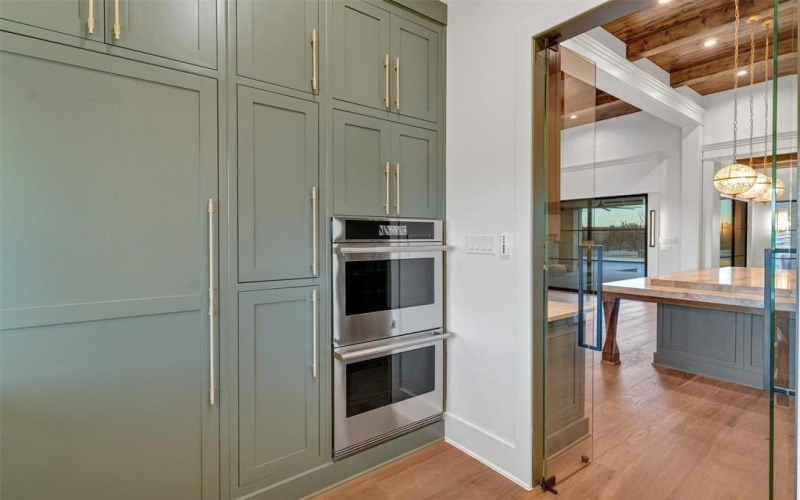 3117 Rio Grande Circle, Cresson, TX 76035, 4 Bedrooms Bedrooms, ,5 BathroomsBathrooms,Residential,For Sale,3117 Rio Grande Circle,0,21162512