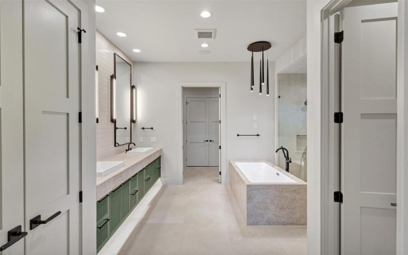 3117 Rio Grande Circle, Cresson, TX 76035, 4 Bedrooms Bedrooms, ,5 BathroomsBathrooms,Residential,For Sale,3117 Rio Grande Circle,0,21162512