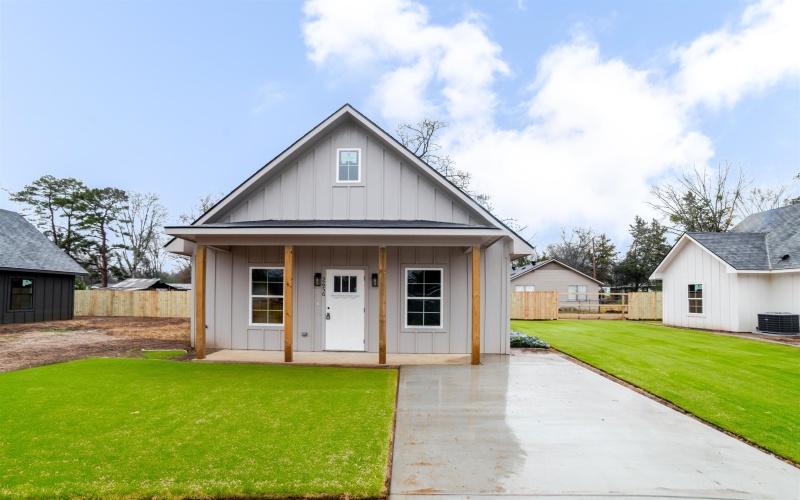 2656 Hendricks Street, Gladewater, TX 75647, 2 Bedrooms Bedrooms, ,1 BathroomBathrooms,Residential,For Sale,2656 Hendricks Street,0,20260559