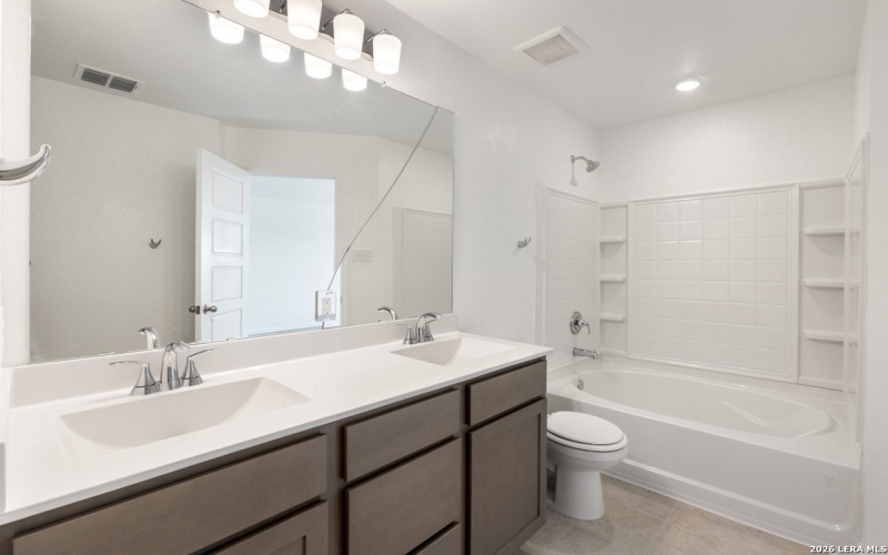 9406 BIRCH BARK BEND, San Antonio, TX 78221, 3 Habitaciones Habitaciones , ,2 BañosBaños,Residential,En Venta,9406 BIRCH BARK BEND,0,1923353