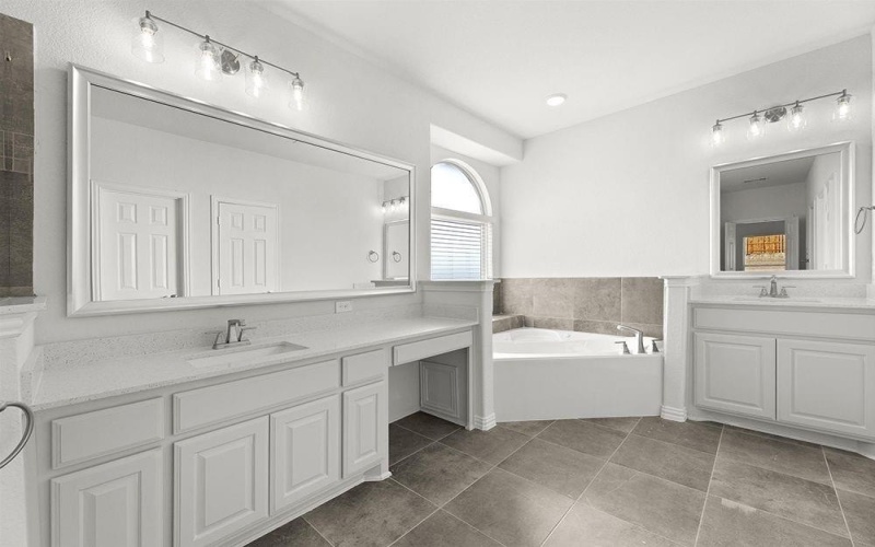 370 Broadmoor Lane, Ovilla, TX 75154, 4 Bedrooms Bedrooms, ,3 BathroomsBathrooms,Residential,For Sale,370 Broadmoor Lane,20404141